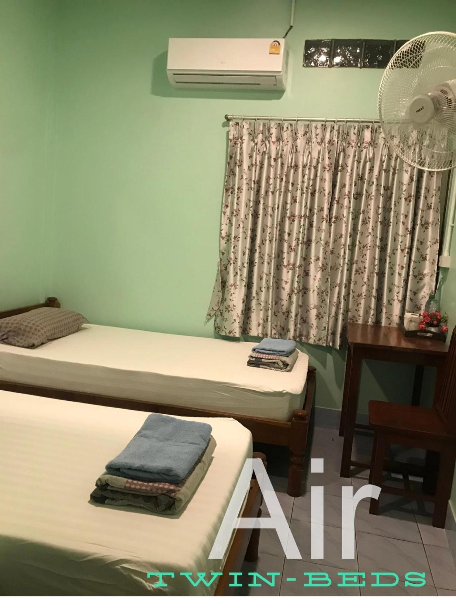 Vitoonguesthouse2Fanrooms & Aircondition Sukhothaï Extérieur photo