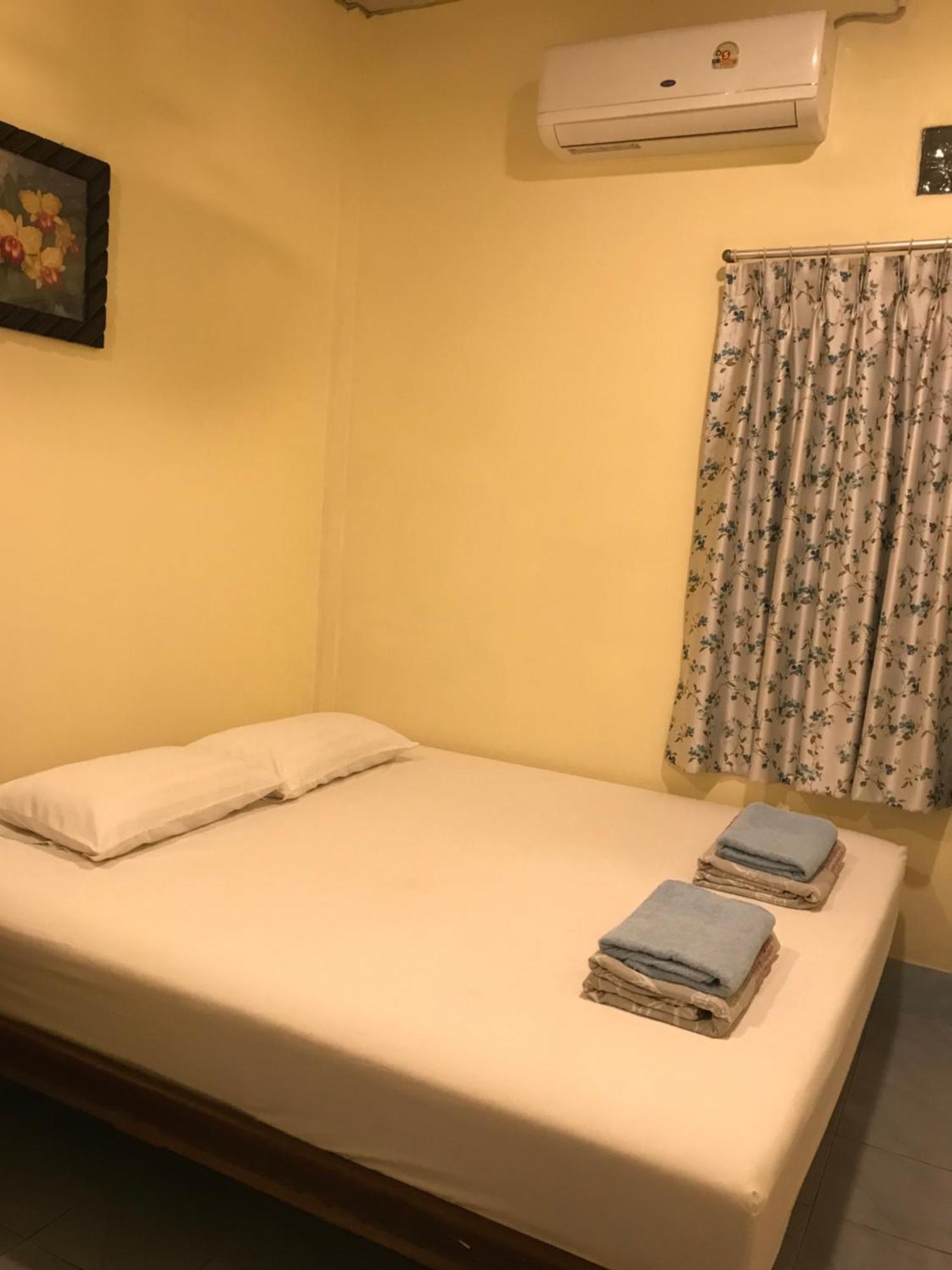 Vitoonguesthouse2Fanrooms & Aircondition Sukhothaï Extérieur photo